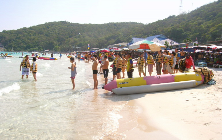 Traumstrand ab ca 17:00 Uhr. Dann hat man den Strand ( alle Strnde auf Koh Larn ) fast ganz fr sich alleine. bernachten lohnt wirklich.