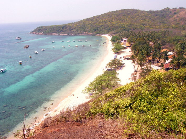 Nual Beach vom Affenfelsen aus - weiter links habe ich beim Schnorcheln die Schildkrte getroffen.