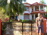 Unser geplantes Hotel plus Alternative war voll ( wie so oft in Goa!! ) so durften wir uns bei den Eltern der Hotelbesitzerin im Gstehaus einquartieren. ( Candolim Goa )