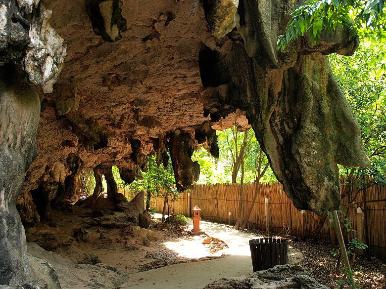 an den Felsen zwischen Phra Nang und Railay