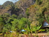 Tiger Cave Temple - am Fue des Berges leben die Mnche.