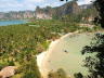 Railay East and West vom Aussichtspunkt aus.