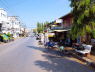 Krabi Town - Rechts habe ich immer mein Moped gemietet. Schrg gegenber vom Cha Cha Lay Guesthouse.