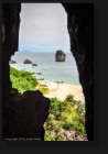 Blick aus der Höhle auf den Phra Nang Beach.